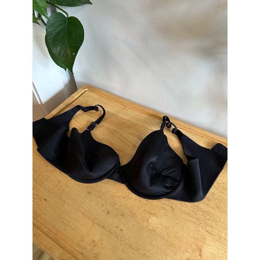 Women’s size large black bra